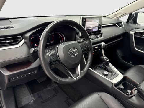 Used 2019 Toyota RAV4 Limited w/ Advanced Technology Package AWD/4WD image 18