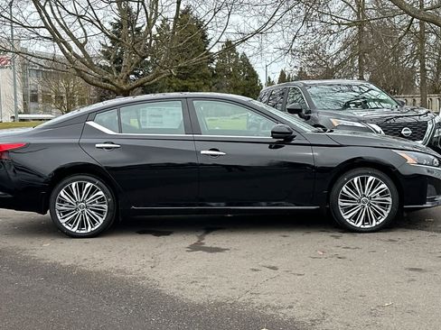 New 2025 Nissan Altima 2.5 SL image 8