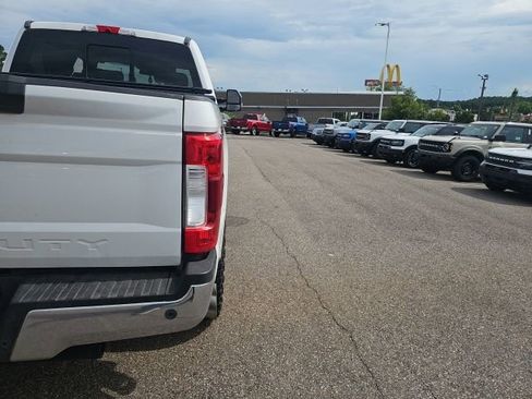 Used 2019 Ford F250 Lariat w/ Lariat Ultimate Package AWD/4WD image 9