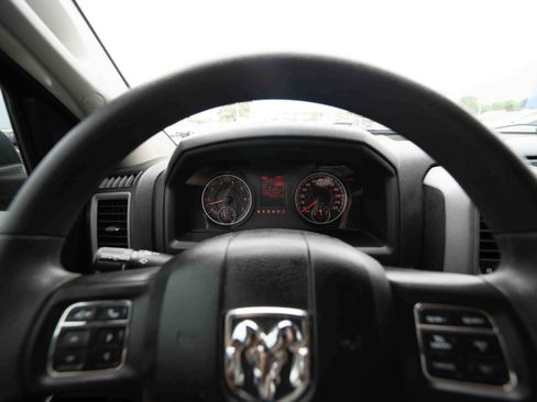 Used 2021 RAM 1500 4x4 Crew Cab Classic w/ Chrome Appearance Group image 14