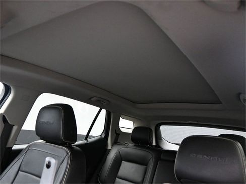 Used 2018 GMC Terrain Denali w/ Advanced Safety Package image 15