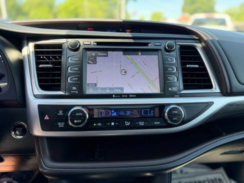 Used 2018 Toyota Highlander Limited AWD/4WD image 19