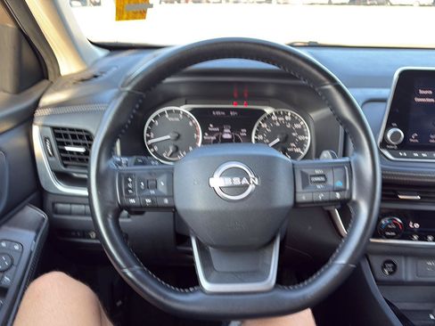 Used 2025 Nissan Rogue SV FWD image 9