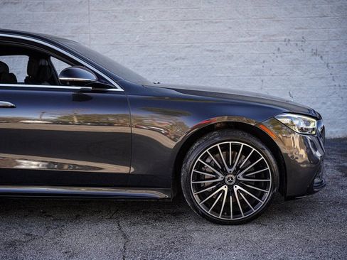 Used 2022 Mercedes-Benz S 580 4MATIC Sedan w/ AMG Line Package image 16