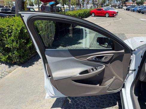 Used 2020 Chevrolet Malibu LS w/ LPO, Convenience Package 2 FWD image 9
