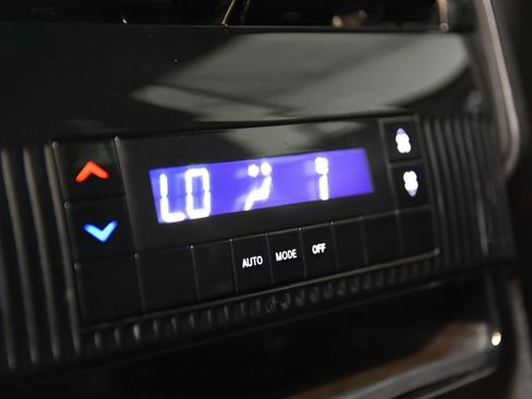 Used 2023 Jeep Wagoneer L Series II image 39