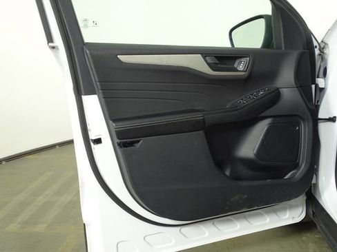 Used 2022 Ford Escape SE image 16