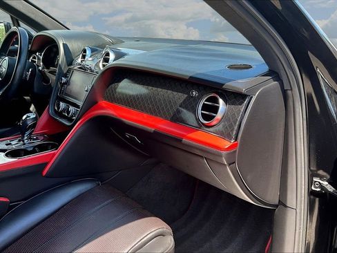 Used 2020 Bentley Bentayga AWD/4WD image 27