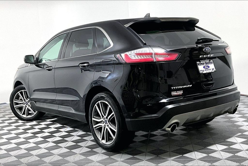 Used 2021 Ford Edge Titanium w/ Equipment Group 301A FWD image 11