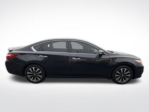 Used 2016 Nissan Altima 2.5 SL w/ 2.5 Technology Package FWD image 2