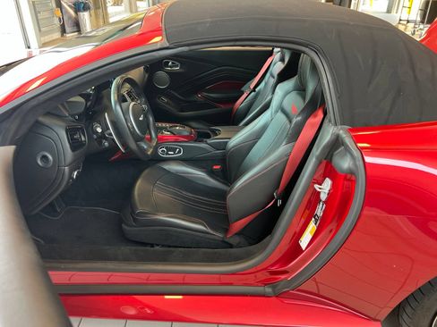 Used 2021 Aston Martin V8 Vantage Roadster RWD image 29