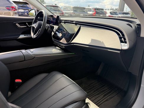 Used 2025 Mercedes-Benz E 450 4MATIC Sedan image 22