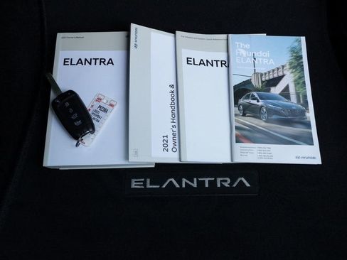 Used 2021 Hyundai Elantra SE image 40