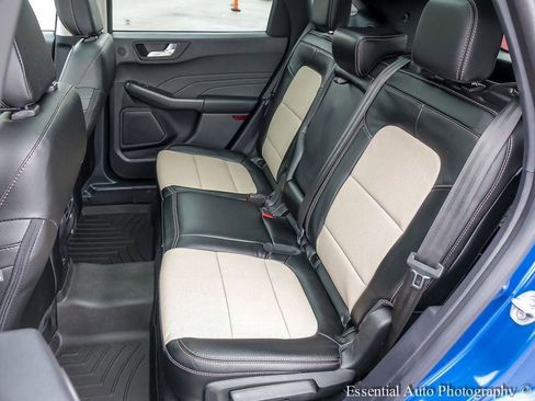 Used 2022 Ford Escape Titanium w/ Titanium Elite Package image 11