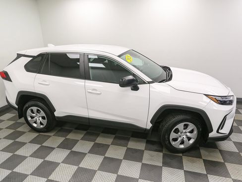 Used 2023 Toyota RAV4 LE AWD/4WD image 5