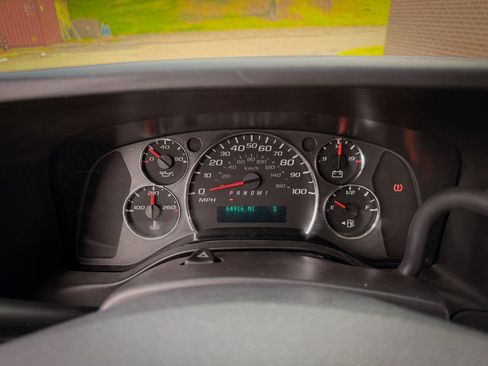 Used 2014 Chevrolet Express 2500 RWD image 16