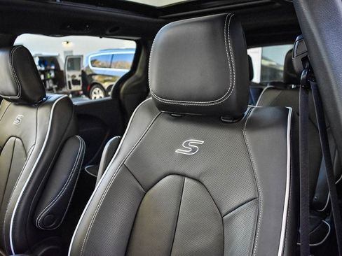 New 2026 Chrysler Pacifica Limited w/ S Appearance Package image 19