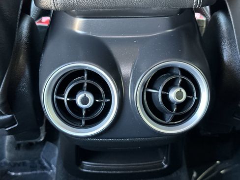 Used 2019 Alfa Romeo Stelvio Base image 14