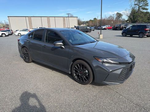 Used 2025 Toyota Camry LE image 9