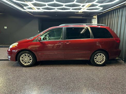 Used 2010 Toyota Sienna FWD image 4