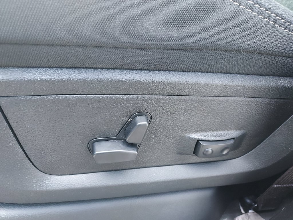 New 2026 RAM 3500 Big Horn AWD/4WD image 18