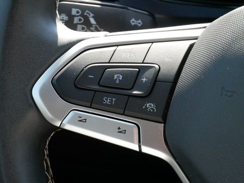Certified 2023 Volkswagen Taos SE w/ Panoramic Sunroof Package AWD/4WD image 26