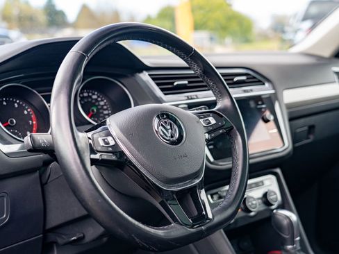 Used 2018 Volkswagen Tiguan SEL image 13