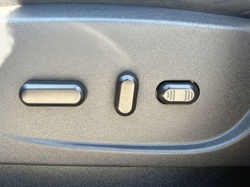 Used 2017 Ford Escape Titanium image 8