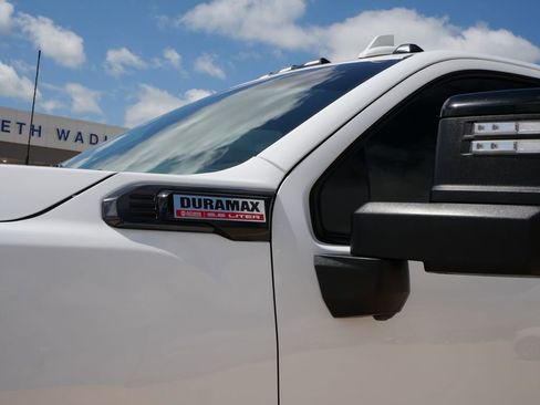 Used 2024 GMC Sierra 2500 AT4 w/ AT4 Premium Plus Package AWD/4WD image 13