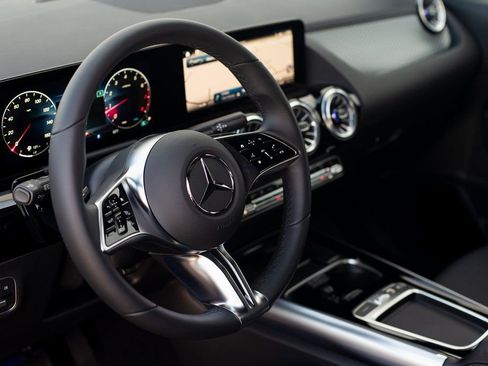 Certified 2025 Mercedes-Benz GLA 250 4MATIC image 25