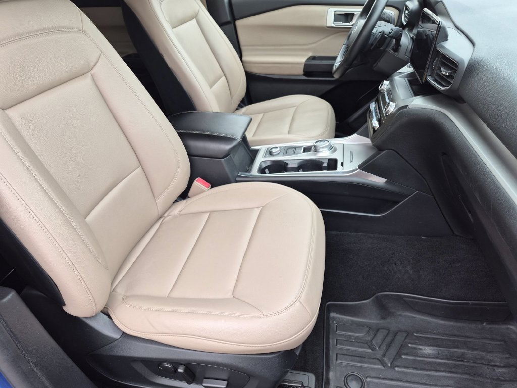 Used 2020 Ford Explorer XLT w/ Equipment Group 202A AWD/4WD image 22