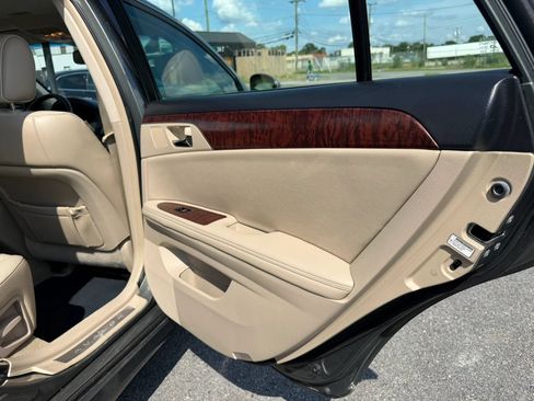 Used 2011 Toyota Avalon Limited FWD image 10