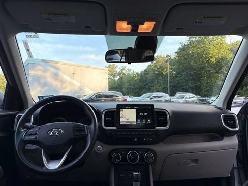 Used 2020 Hyundai Venue SEL w/ Convenience + Premium Package FWD image 15