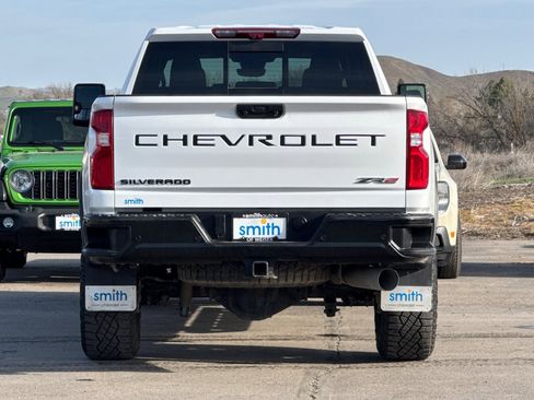 Used 2024 Chevrolet Silverado 2500 ZR2 w/ Technology Package image 4