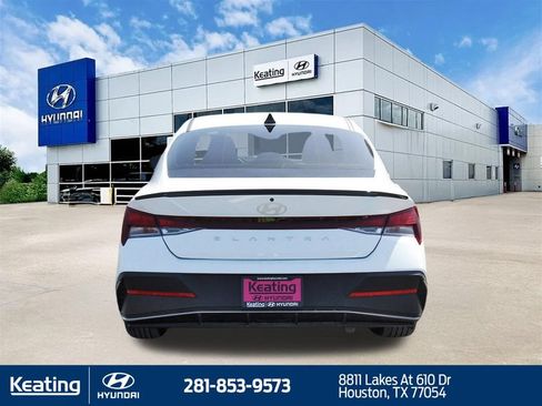 Certified 2025 Hyundai Elantra Sport FWD image 6