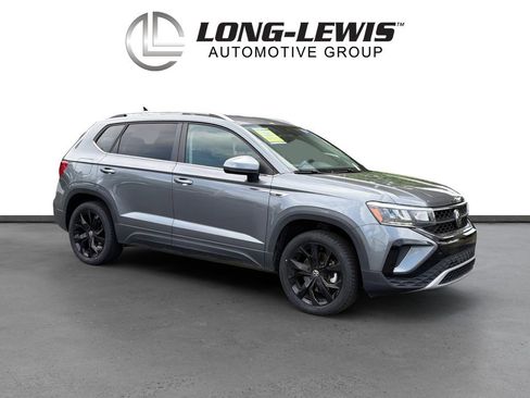 Certified 2024 Volkswagen Taos SE w/ Black Wheel Package FWD image 10