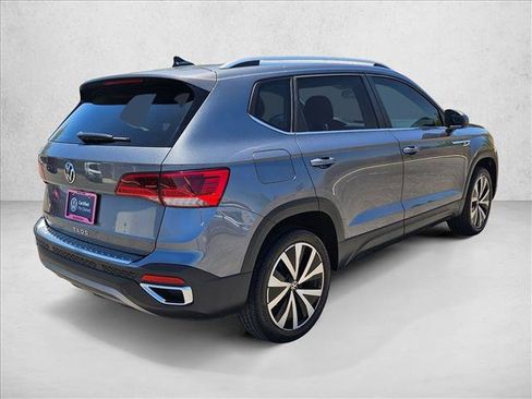 Certified 2022 Volkswagen Taos SE FWD image 5