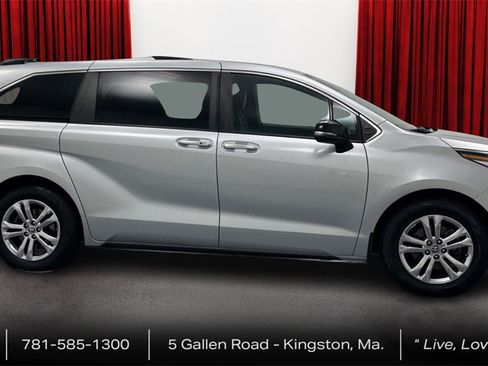 Certified 2023 Toyota Sienna XSE image 4