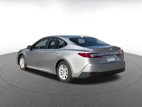 Used 2025 Toyota Camry LE image 3