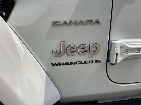 Used 2024 Jeep Wrangler Unlimited Sahara AWD/4WD image 12