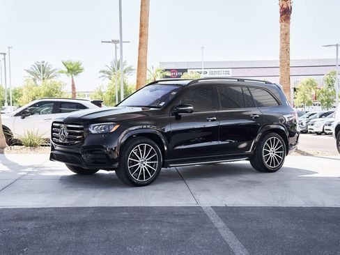 Used 2025 Mercedes-Benz GLS 580 4MATIC image 4