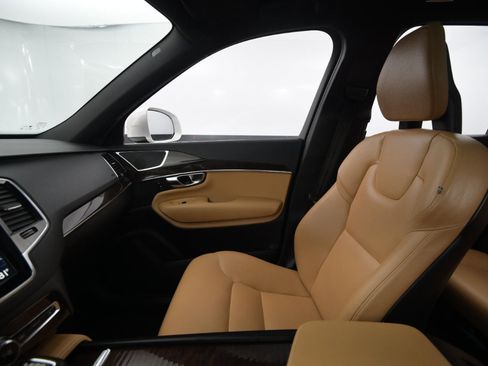 Used 2017 Volvo XC90 T5 Momentum w/ Momentum Plus Package image 34