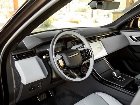 New 2026 Land Rover Range Rover Velar Dynamic SE image 16