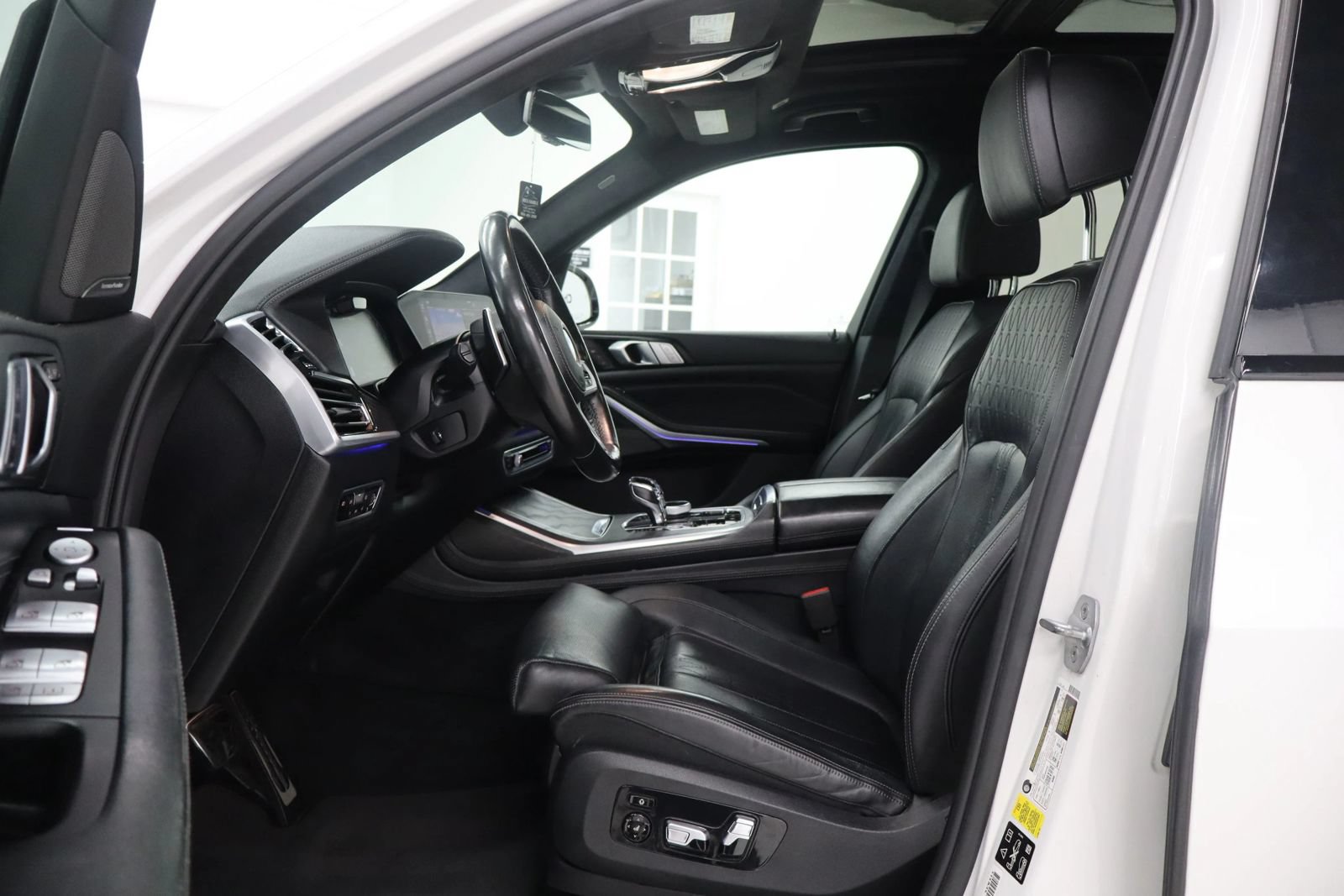 Used 2020 BMW X7 M50i AWD/4WD image 15
