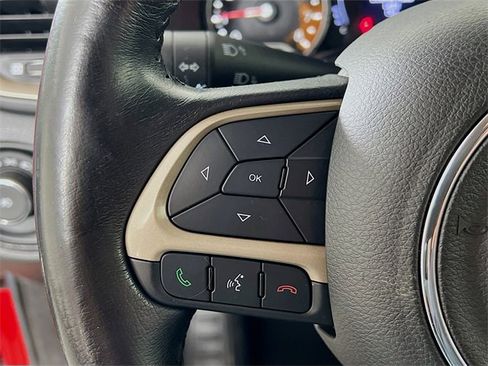 Used 2017 Jeep Renegade Latitude image 13