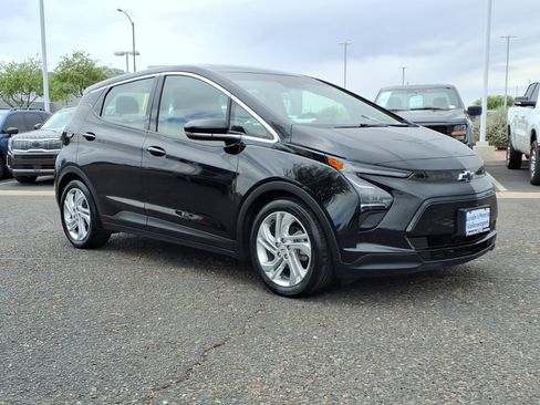 Used 2022 Chevrolet Bolt LT FWD image 1