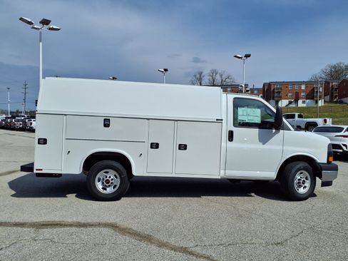 New 2025 GMC Savana 3500 RWD image 20