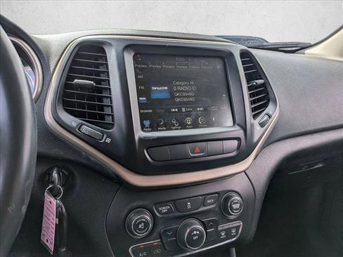 Used 2014 Jeep Cherokee Latitude FWD image 11