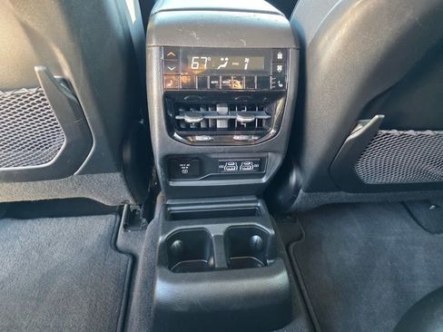 Used 2022 Jeep Grand Cherokee L Limited w/ Black Appearance Package image 28