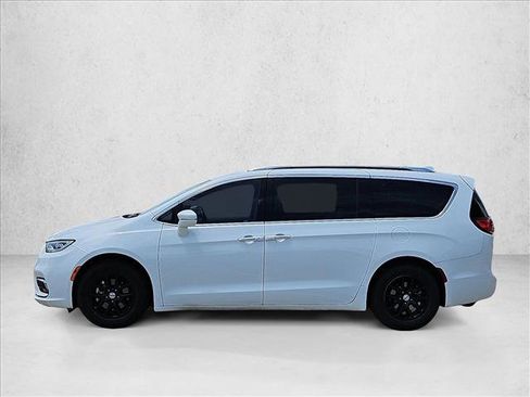 Used 2024 Chrysler Voyager LX FWD image 9